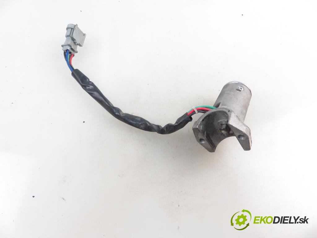 IVECO DAILY III skrzynia FURGON 2002 78,00 35 S 11 V,35 C 11 V - 8140.43C 2798,00 spinačka  (Spínacia skrinka a kľúč)