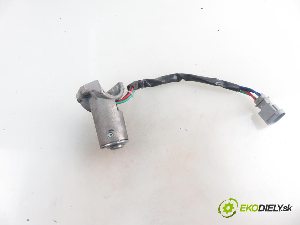 IVECO DAILY III skrzynia FURGON 2002 78,00 35 S 11 V,35 C 11 V - 8140.43C 2798,00 spinačka  (Spínacia skrinka a kľúč)