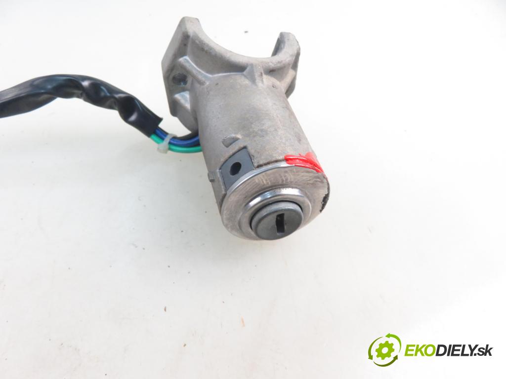 IVECO DAILY III skrzynia FURGON 2002 78,00 35 S 11 V,35 C 11 V - 8140.43C 2798,00 spinačka  (Spínacia skrinka a kľúč)