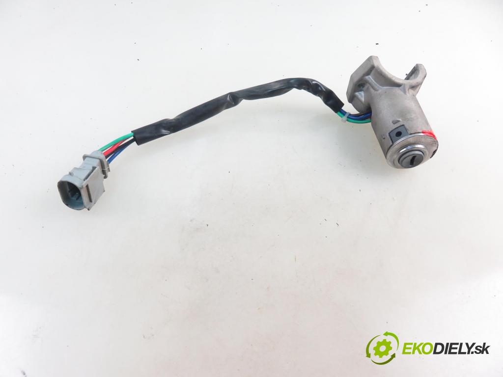 IVECO DAILY III skrzynia FURGON 2002 78,00 35 S 11 V,35 C 11 V - 8140.43C 2798,00 spinačka  (Spínacia skrinka a kľúč)