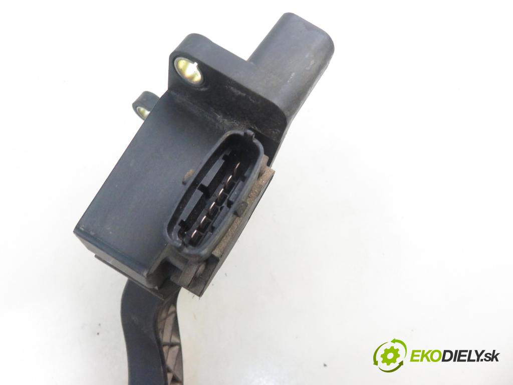 IVECO DAILY III skrzynia FURGON 2002 78,00 35 S 11 V,35 C 11 V - 8140.43C 2798,00 Potenciometer plynu 0281002632 ; 504061434 (Pedál)