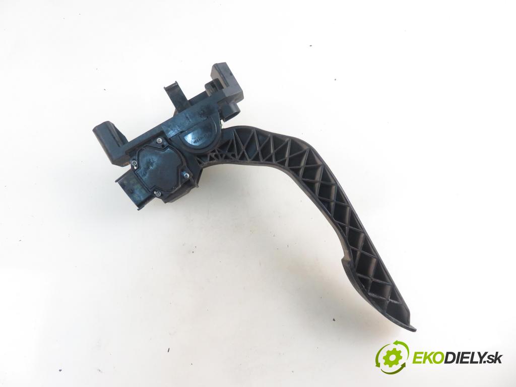 IVECO DAILY III skrzynia FURGON 2002 78,00 35 S 11 V,35 C 11 V - 8140.43C 2798,00 Potenciometer plynu 0281002632 ; 504061434 (Pedál)