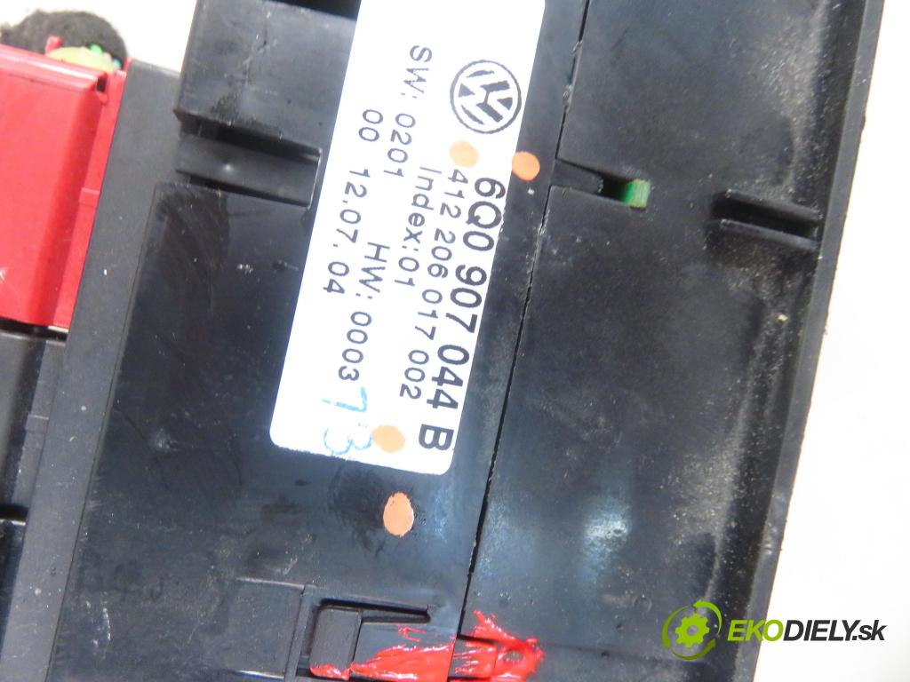 VW POLO (9N_) HB 2004 55,00 1.4 TDI - BAY 1422,00 Panel kúrenia KLIMATRONIK 6Q0907044B ; 412206017002