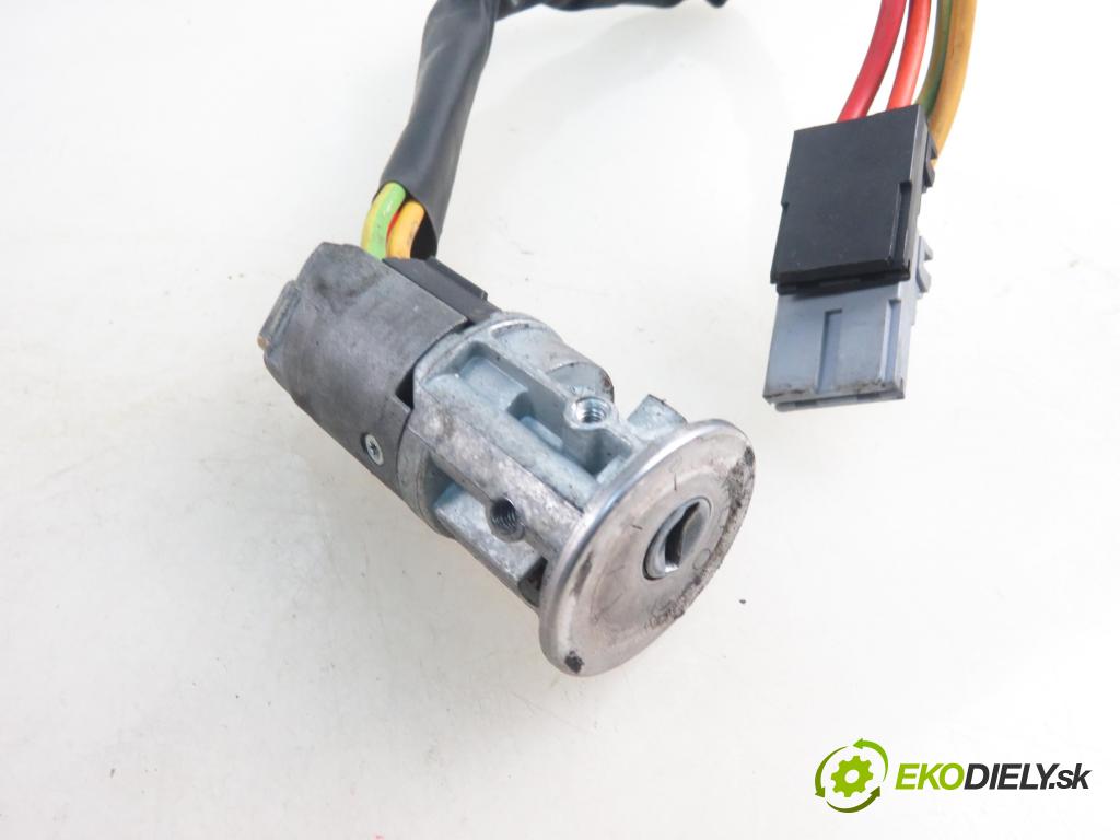 RENAULT KANGOO (KC0/1_) KOMBI 2003 70,00 1.6 16V - K4M 752 1598,00 spinačka  (Spínacia skrinka)