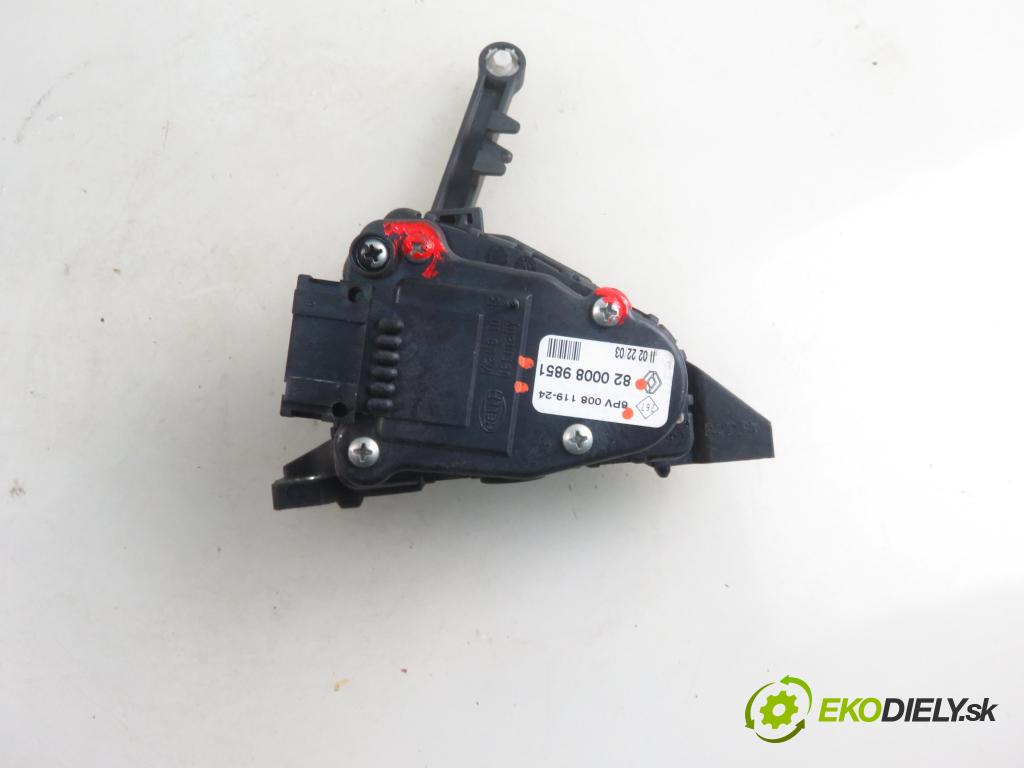 RENAULT KANGOO (KC0/1_) KOMBI 2003 70,00 1.6 16V - K4M 752 1598,00 Potenciometer plynu 8200089851 ; 6PV00811924 (Pedál)