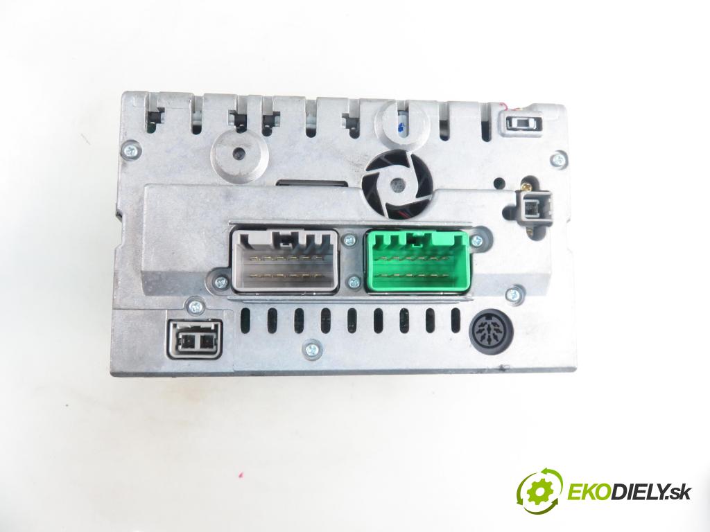 VOLVO V40 Kombi (645) KOMBI 2001 85,00 1.9 DI 116 - D 4192 T3 1870,00 RADIO CD 30889965