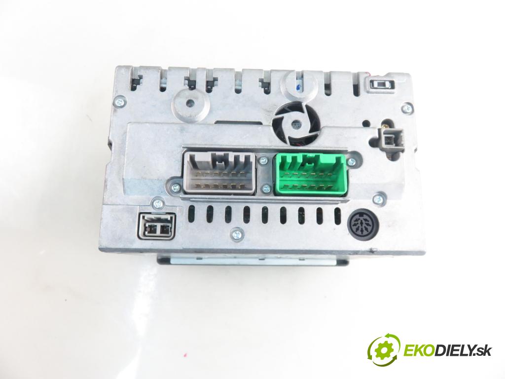 VOLVO V40 Kombi (645) KOMBI 2001 85,00 1.9 DI 116 - D 4192 T3 1870,00 RADIO CD 30889965