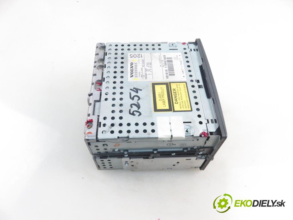VOLVO V40 Kombi (645) KOMBI 2001 85,00 1.9 DI 116 - D 4192 T3 1870,00 RADIO CD 30889965