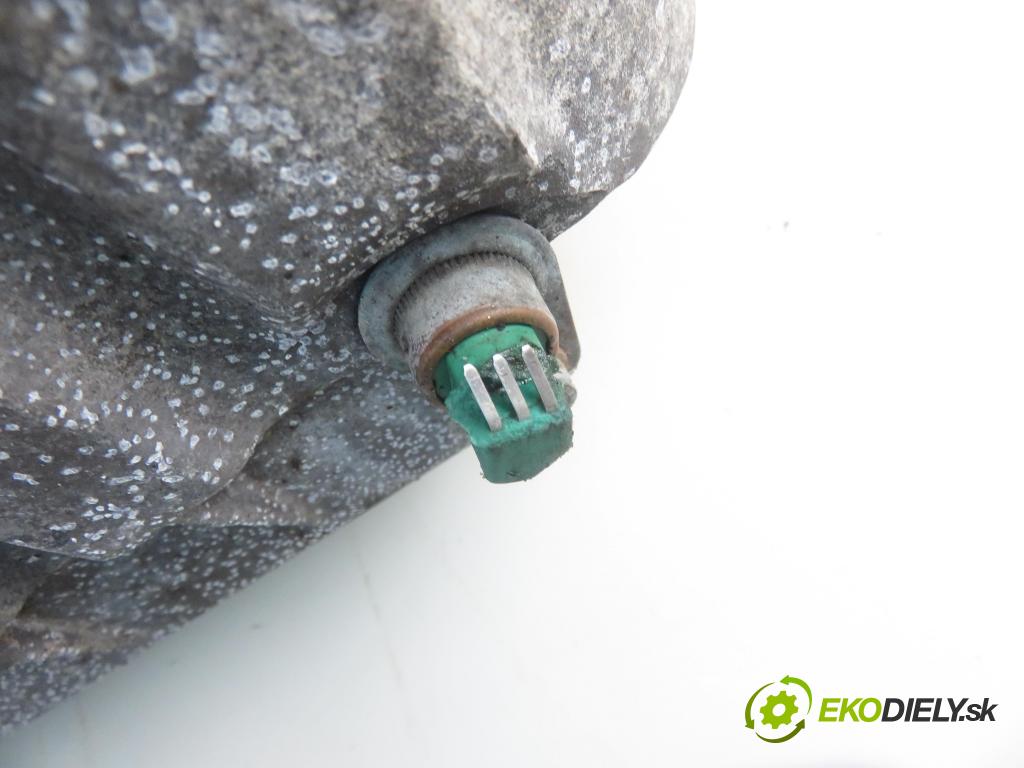 PEUGEOT 406 Break (8E/F) KOMBI 2005 100,00 2.0 16V 136 - RFN (EW10J4) 1997,00 Vaňa olejová 9637093810 (Olejová vaňa)