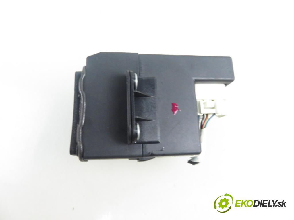 ALFA ROMEO 159 (939_) SEDAN 2009 88,00 1.9 JTDM 8V - 939 A1.000 1910,00 spinačka 1560616200 (Spínacia skrinka a kľúč)