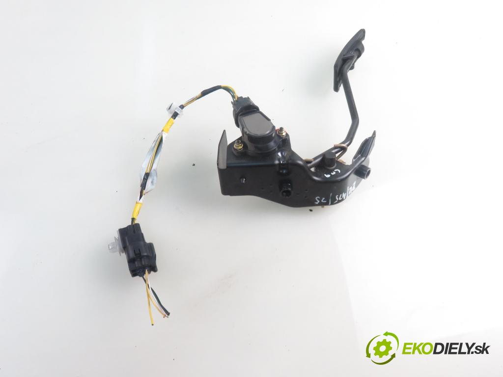 TOYOTA AVENSIS sedan (_T25_) SEDAN 2004 85,00 2.0 D-CAT 116- 1CD-FTV 1995,00 Potenciometer plynu 8928152021 ; 1983003041 (Pedál)