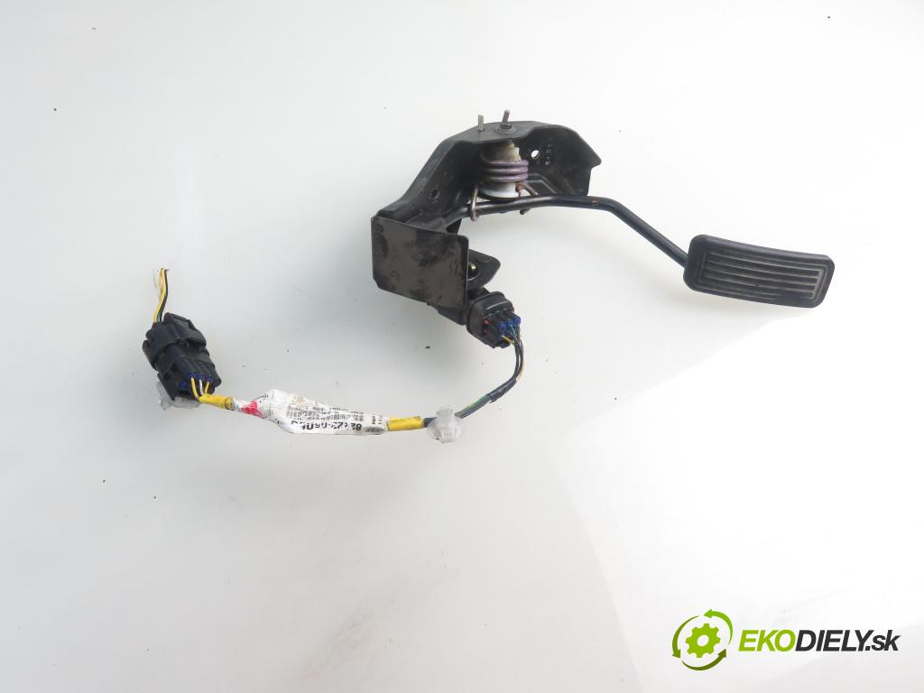 TOYOTA AVENSIS sedan (_T25_) SEDAN 2004 85,00 2.0 D-CAT 116- 1CD-FTV 1995,00 Potenciometer plynu 8928152021 ; 1983003041 (Pedál)