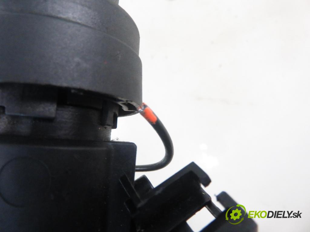 MERCEDES-BENZ KLASA A (W168) HB 2001 70,00 A 170 CDI 95 - OM 668.942 1689,00 spinačka  (Spínacia skrinka a kľúč)