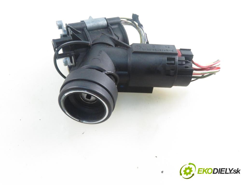 MERCEDES-BENZ KLASA A (W168) HB 2001 70,00 A 170 CDI 95 - OM 668.942 1689,00 spinačka  (Spínacia skrinka a kľúč)