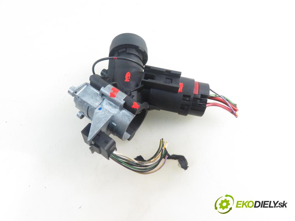 MERCEDES-BENZ KLASA A (W168) HB 2001 70,00 A 170 CDI 95 - OM 668.942 1689,00 spinačka  (Spínacia skrinka a kľúč)