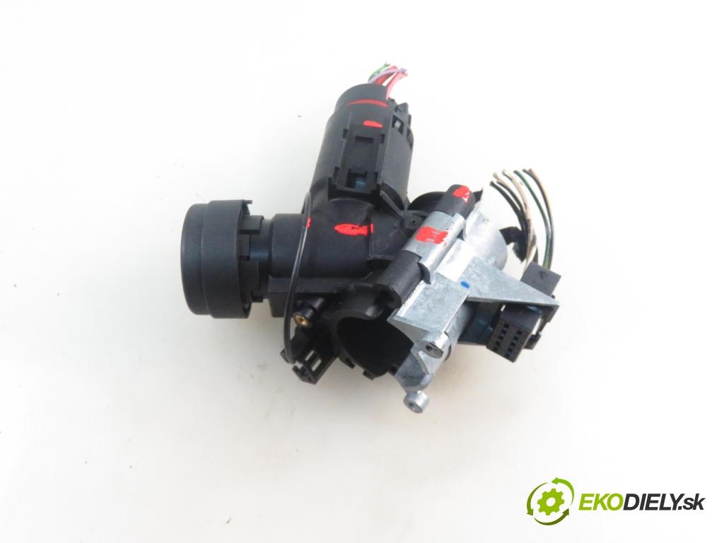 MERCEDES-BENZ KLASA A (W168) HB 2001 70,00 A 170 CDI 95 - OM 668.942 1689,00 spinačka  (Spínacia skrinka a kľúč)