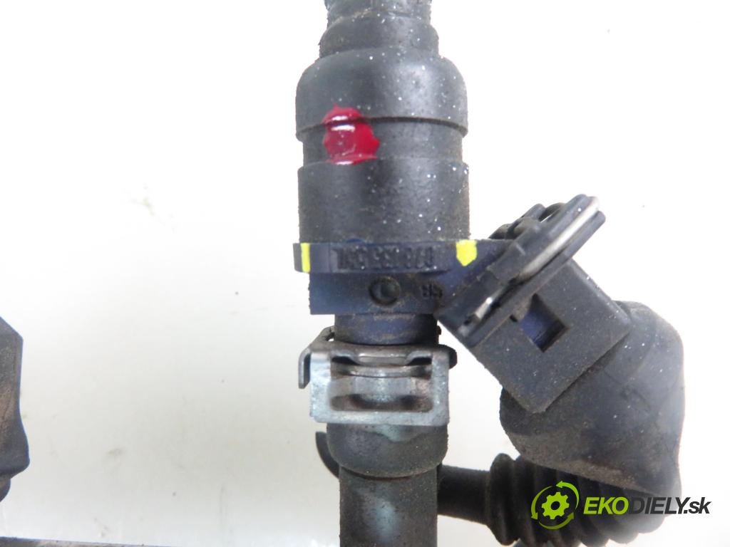 AUDI A6 (4B2, C5) SEDAN 1999 142,00 2.8 quattro - ACK 2771,00 Lišta vstrekovacia 078133551L (Vstrekovacia lišta)