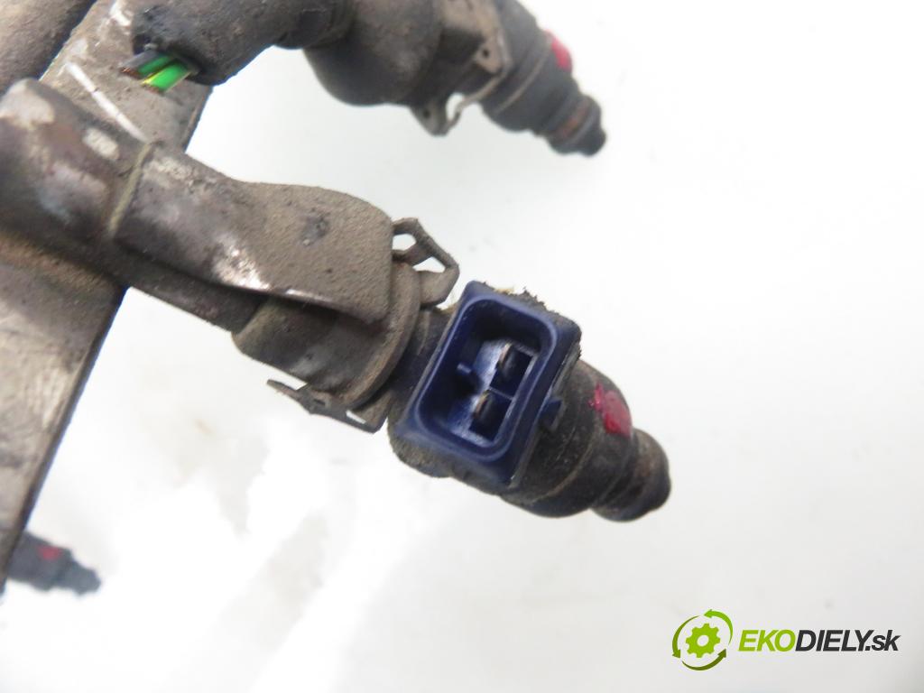 AUDI A6 (4B2, C5) SEDAN 1999 142,00 2.8 quattro - ACK 2771,00 Lišta vstrekovacia 078133551L (Vstrekovacia lišta)