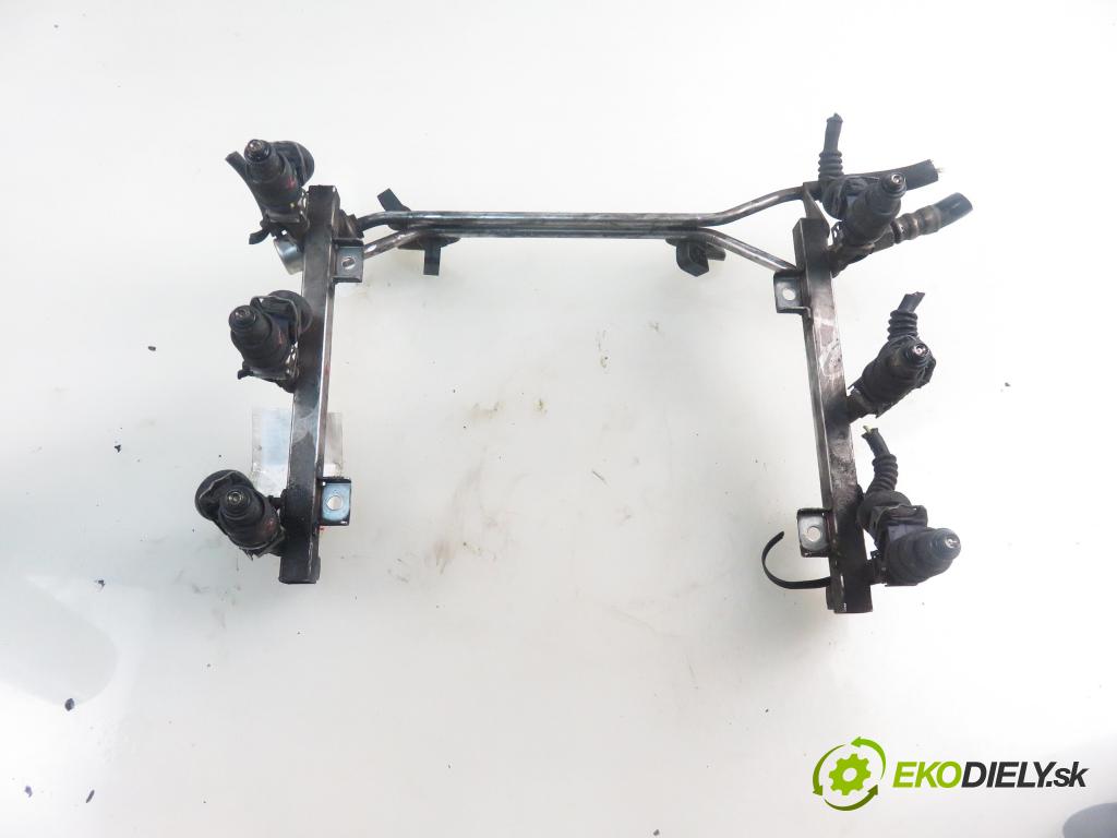 AUDI A6 (4B2, C5) SEDAN 1999 142,00 2.8 quattro - ACK 2771,00 Lišta vstrekovacia 078133551L (Vstrekovacia lišta)