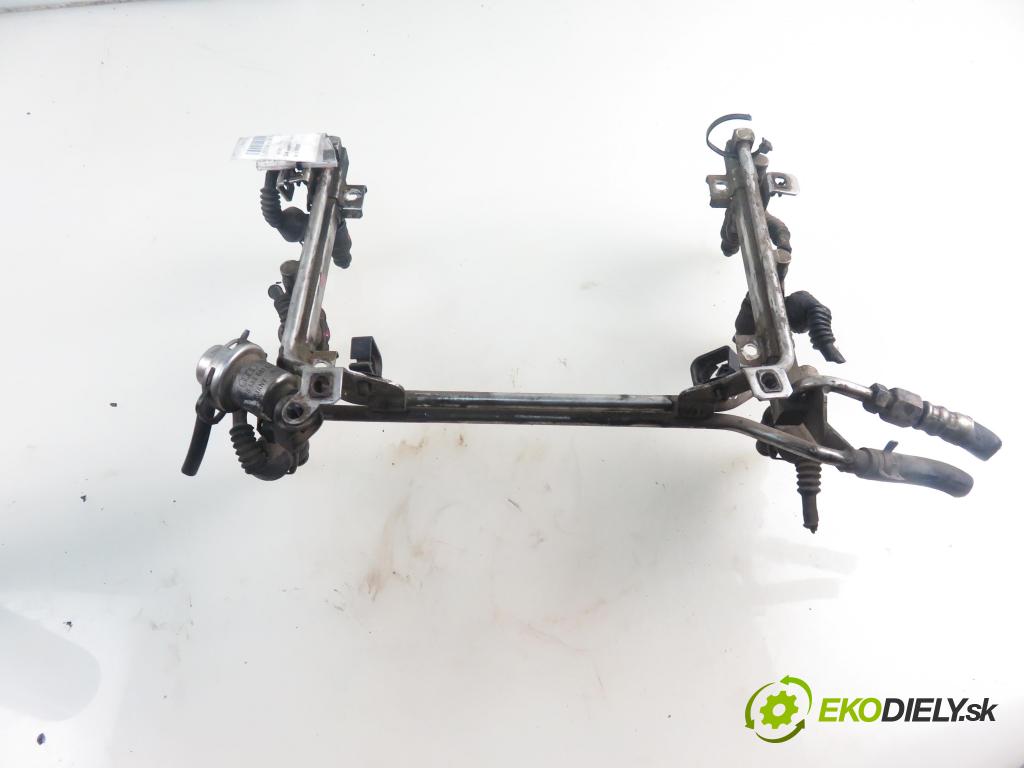 AUDI A6 (4B2, C5) SEDAN 1999 142,00 2.8 quattro - ACK 2771,00 Lišta vstrekovacia 078133551L (Vstrekovacia lišta)