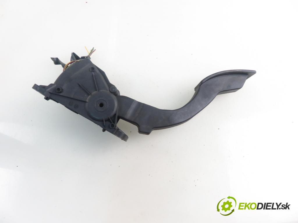 FORD FOCUS II Turnier (DA_, FFS, DS) KOMBI 2005 80,00 1.6 TDCi 109 - G8DE 1560,00 Potenciometer plynu 4M519F836CH ; 6PV00864100 (Pedál)