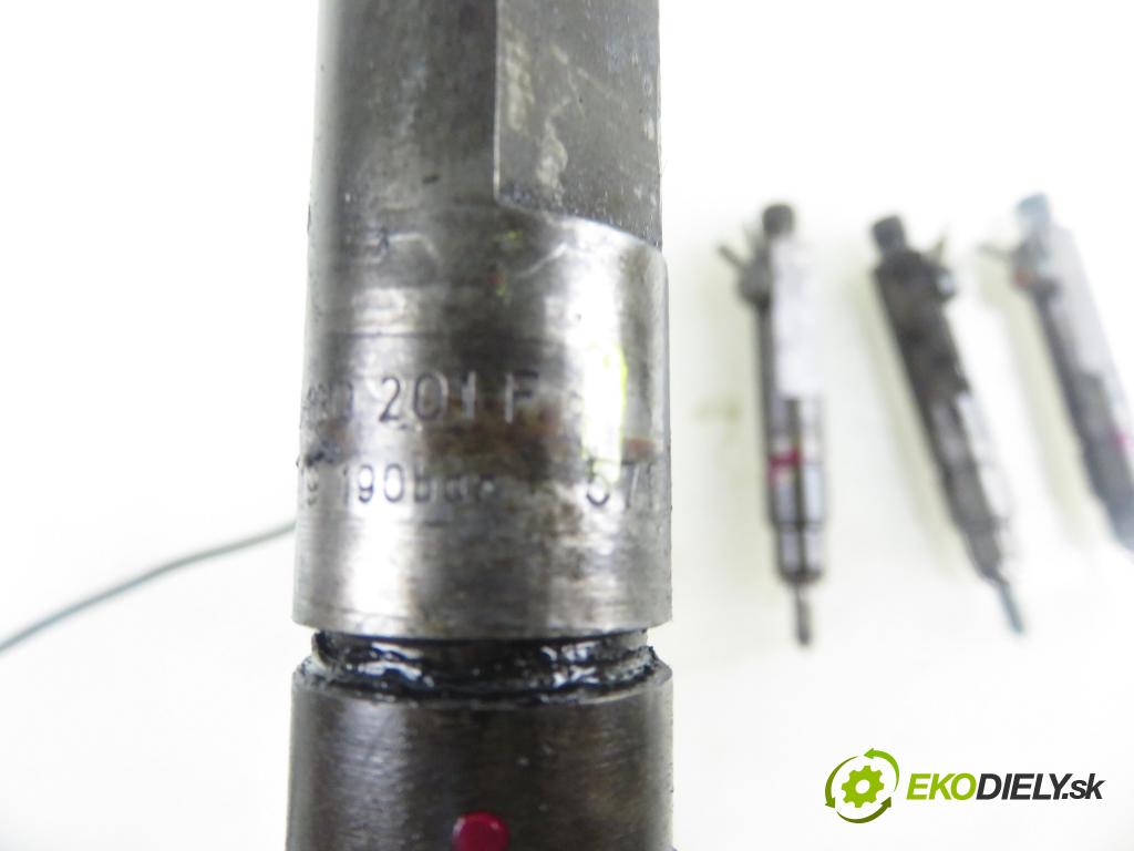 AUDI A6 Avant (4A, C4) KOMBI 1995 103,00 2.5 TDI - AEL 2461,00 Vstrekovacie ventily 046130202F ; 046130201F (Vstrekovací ventil)