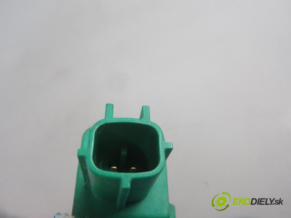 VW GOLF V (1K1) HB 2004 77,00 1.9 TDI PD 105 - BKC 1896,00 Snímač nárazu 5WK43273 ; 1K0909606 (Snímač nárazu)