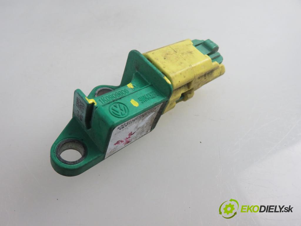 VW GOLF V (1K1) HB 2004 77,00 1.9 TDI PD 105 - BKC 1896,00 Snímač nárazu 5WK43273 ; 1K0909606 (Snímač nárazu)