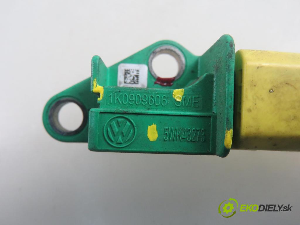 VW GOLF V (1K1) HB 2004 77,00 1.9 TDI PD 105 - BKC 1896,00 Snímač nárazu 5WK43273 ; 1K0909606 (Snímač nárazu)