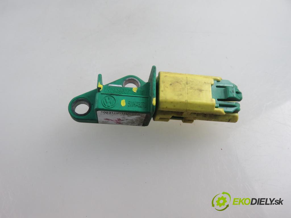 VW GOLF V (1K1) HB 2004 77,00 1.9 TDI PD 105 - BKC 1896,00 Snímač nárazu 5WK43273 ; 1K0909606 (Snímač nárazu)