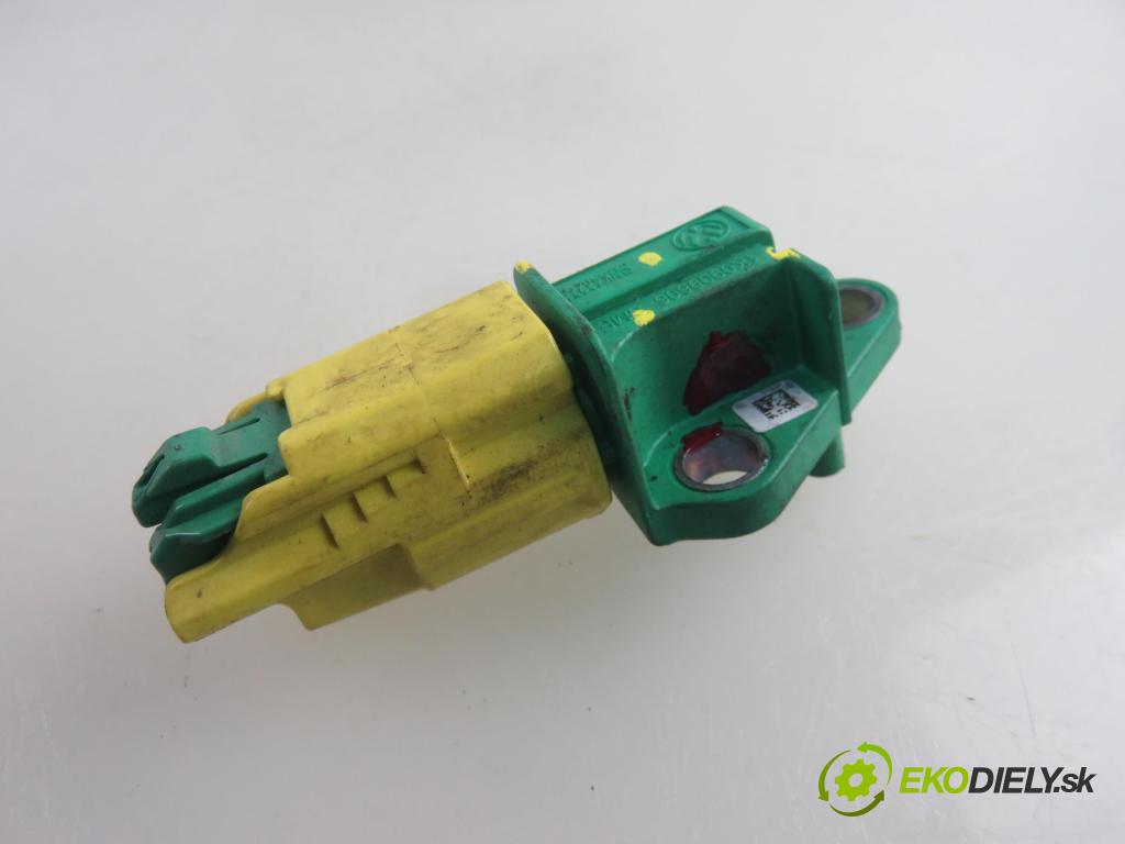 VW GOLF V (1K1) HB 2004 77,00 1.9 TDI PD 105 - BKC 1896,00 Snímač nárazu 5WK43273 ; 1K0909606 (Snímač nárazu)