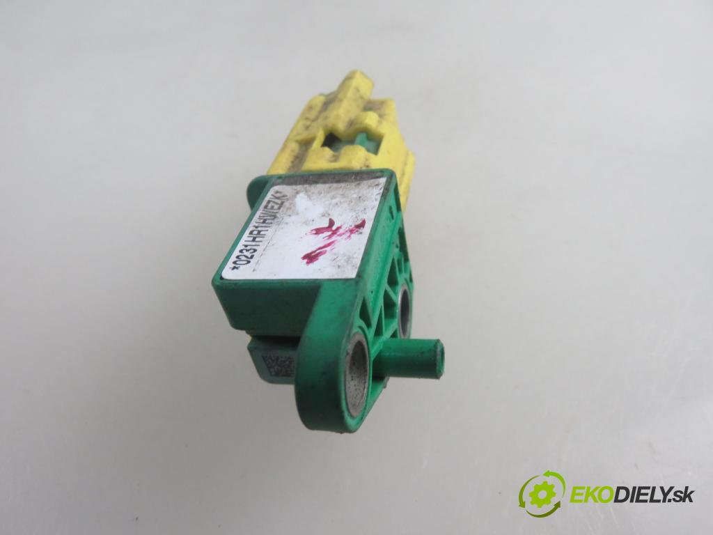 VW GOLF V (1K1) HB 2004 77,00 1.9 TDI PD 105 - BKC 1896,00 Snímač nárazu 5WK43273 ; 1K0909606 (Snímač nárazu)