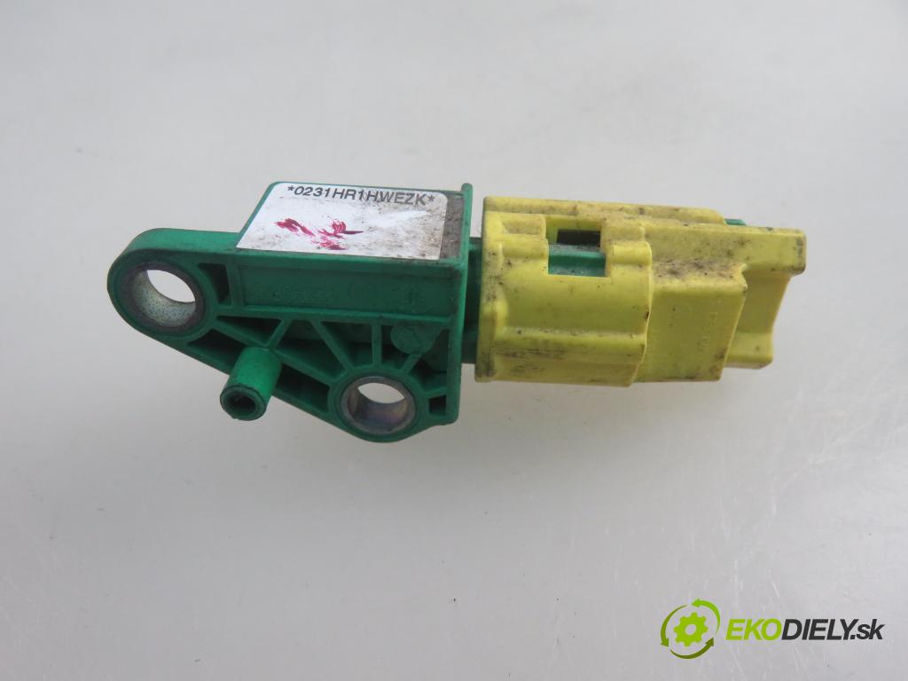 VW GOLF V (1K1) HB 2004 77,00 1.9 TDI PD 105 - BKC 1896,00 Snímač nárazu 5WK43273 ; 1K0909606 (Snímač nárazu)