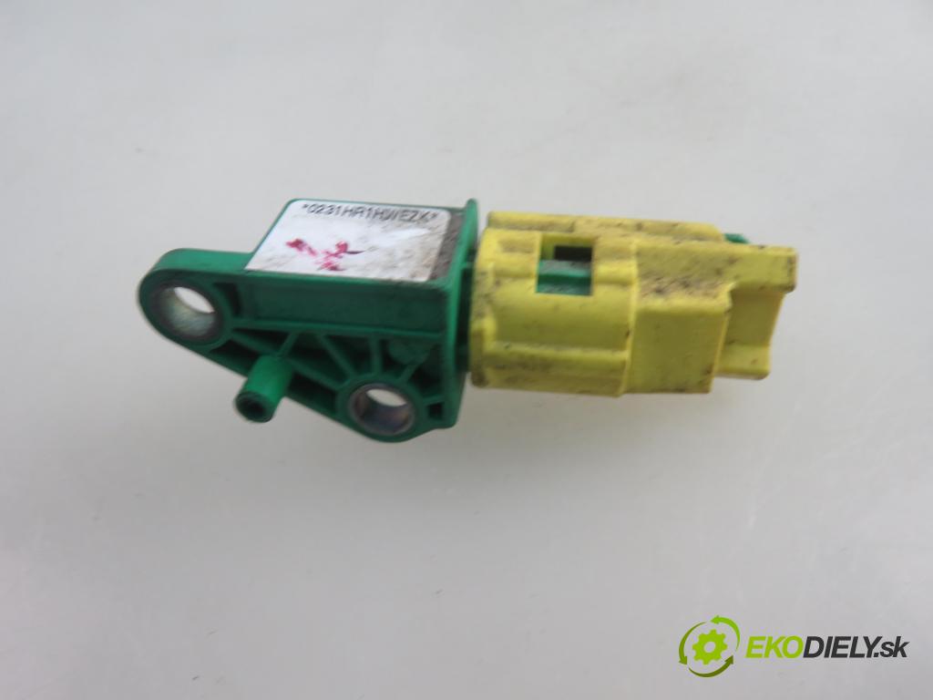 VW GOLF V (1K1) HB 2004 77,00 1.9 TDI PD 105 - BKC 1896,00 Snímač nárazu 5WK43273 ; 1K0909606 (Snímač nárazu)