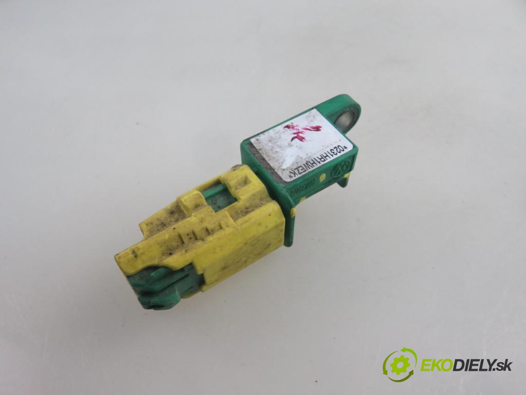 VW GOLF V (1K1) HB 2004 77,00 1.9 TDI PD 105 - BKC 1896,00 Snímač nárazu 5WK43273 ; 1K0909606 (Snímač nárazu)