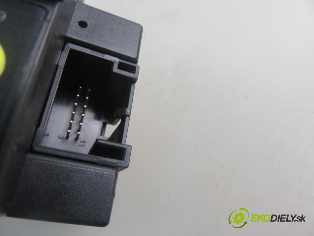 AUDI A4 (8K2, B8) SEDAN 2008 118,00 1.8 TFSI - CABB 1798,00 spinačka 8K0909131B (Spínacia skrinka a kľúč)