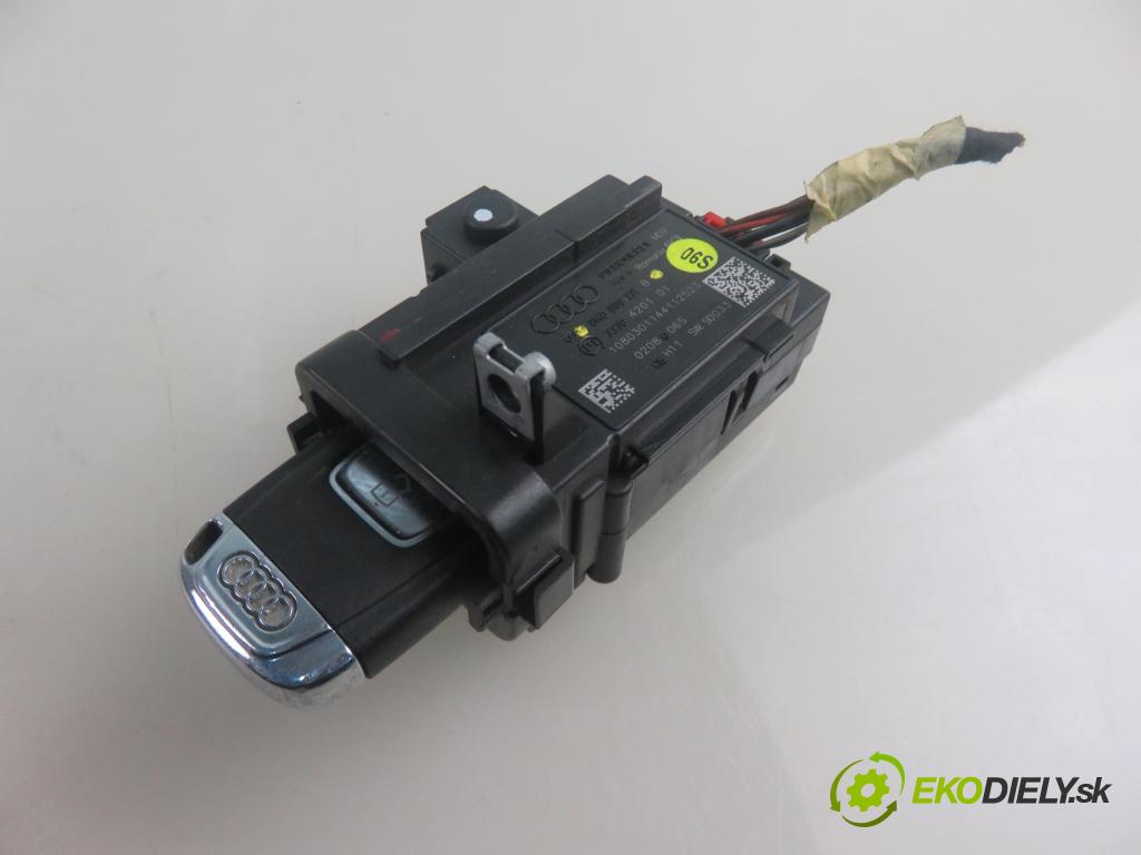 AUDI A4 (8K2, B8) SEDAN 2008 118,00 1.8 TFSI - CABB 1798,00 spinačka 8K0909131B (Spínacia skrinka a kľúč)