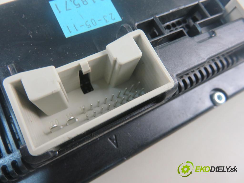 VW PASSAT B7 Variant (365) KOMBI 2011 103,00 2.0 TDI - CFFB 1968,00 Panel kúrenia KLIMATRONIK 5K0907044FB