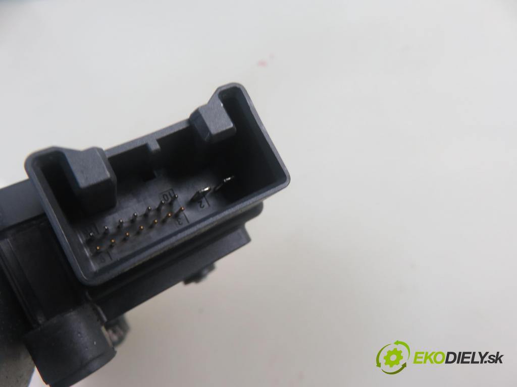 VW PASSAT B7 Variant (365) KOMBI 2011 103,00 2.0 TDI - CFFB 1968,00 Motorček strešného okna 8R0959591A ; 0390200074 (Motorček ovládania strešného okna)