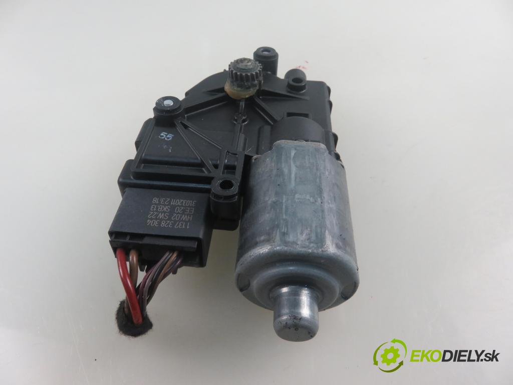 VW PASSAT B7 Variant (365) KOMBI 2011 103,00 2.0 TDI - CFFB 1968,00 Motorček strešného okna 8R0959591A ; 0390200074 (Motorček ovládania strešného okna)