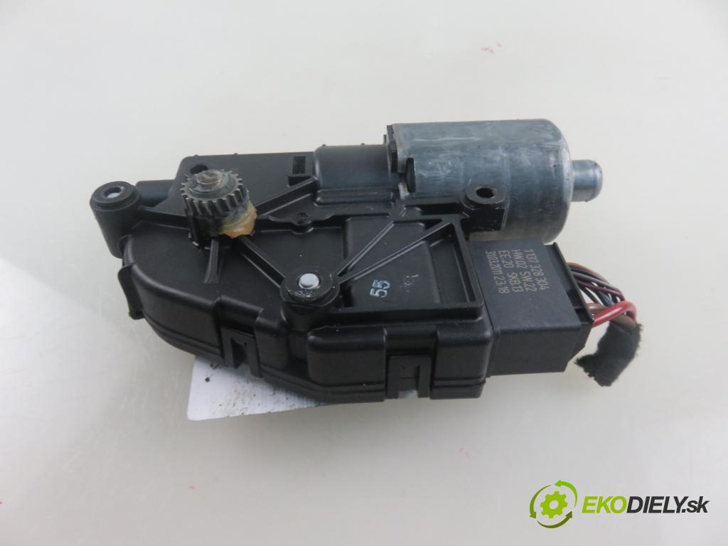 VW PASSAT B7 Variant (365) KOMBI 2011 103,00 2.0 TDI - CFFB 1968,00 Motorček strešného okna 8R0959591A ; 0390200074 (Motorček ovládania strešného okna)