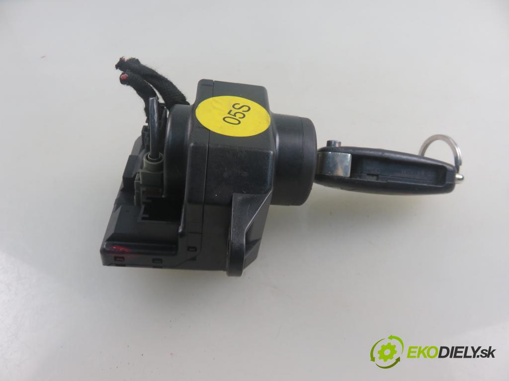 AUDI A6 (4F2, C6) SEDAN 2004 165,00 3.0 TDI quattro - BMK 2967,00 spinačka 4F0909131E ; 4F0910131E (Spínacia skrinka a kľúč)