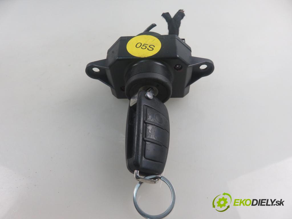 AUDI A6 (4F2, C6) SEDAN 2004 165,00 3.0 TDI quattro - BMK 2967,00 spinačka 4F0909131E ; 4F0910131E (Spínacia skrinka a kľúč)