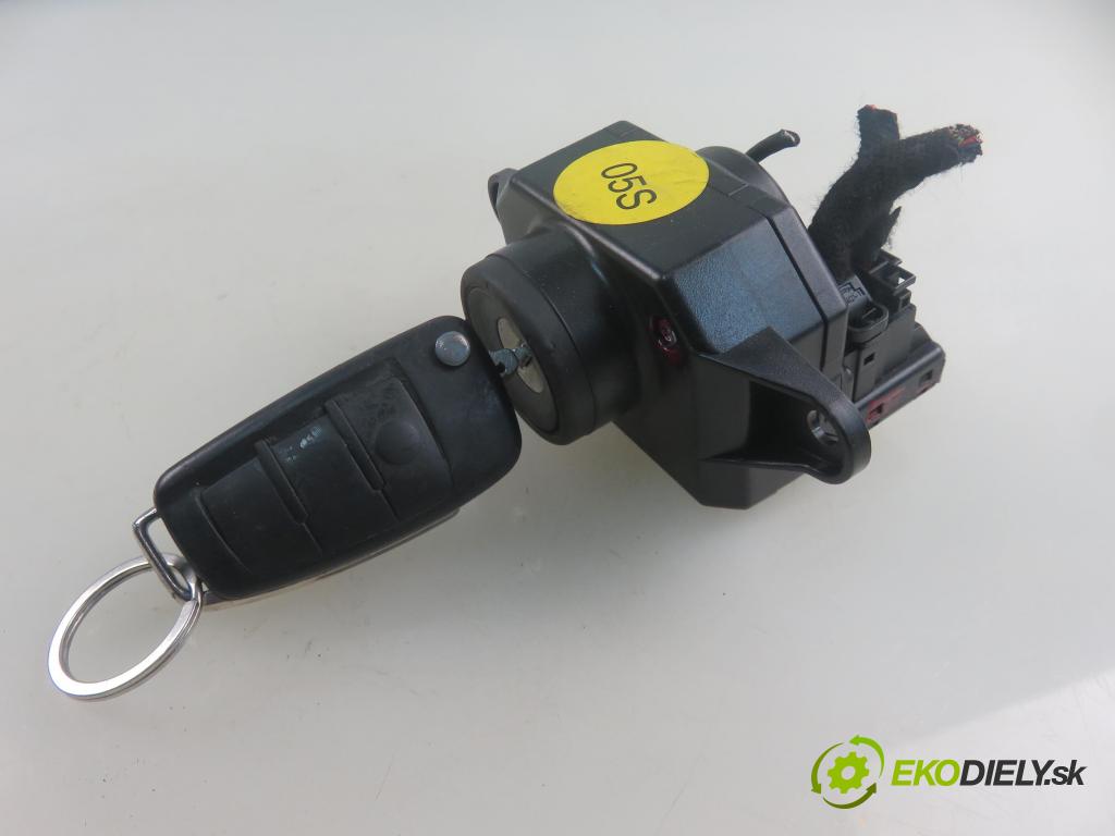 AUDI A6 (4F2, C6) SEDAN 2004 165,00 3.0 TDI quattro - BMK 2967,00 spinačka 4F0909131E ; 4F0910131E (Spínacia skrinka a kľúč)