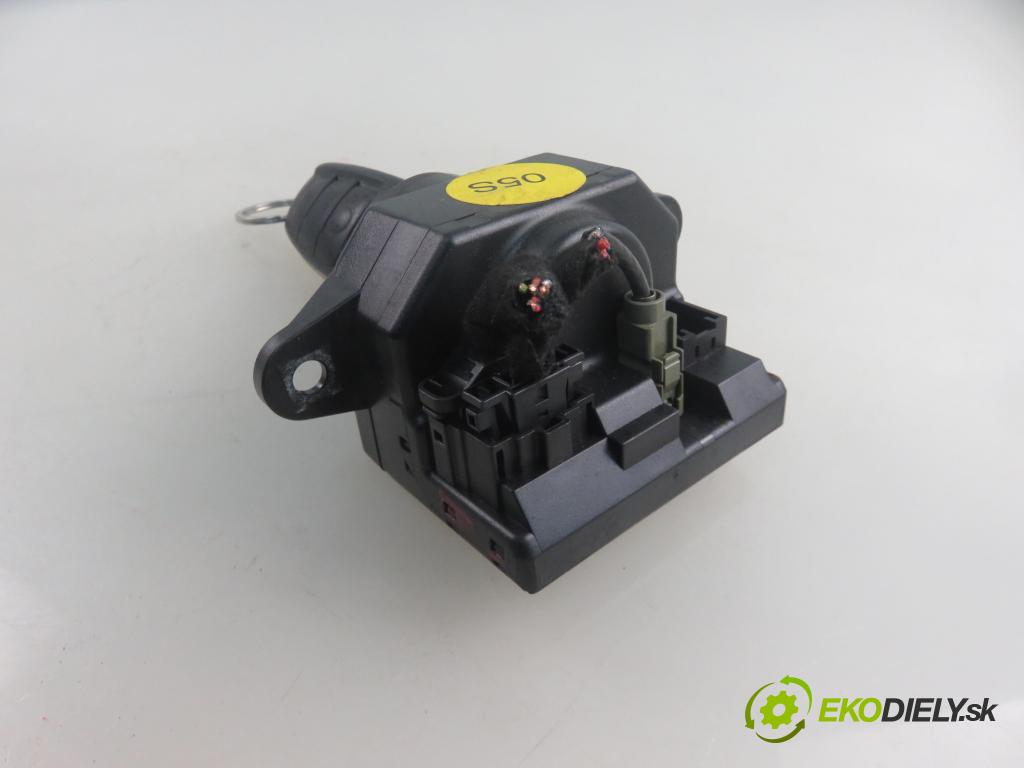 AUDI A6 (4F2, C6) SEDAN 2004 165,00 3.0 TDI quattro - BMK 2967,00 spinačka 4F0909131E ; 4F0910131E (Spínacia skrinka a kľúč)