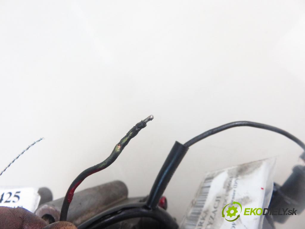 FORD FOCUS Turnier (DNW) KOMBI 2001 85,00 1.8 16V - EYDF 1796,00 KOMPRESOR: klimatizácie YS4H19D629AB (Kompresor klimatizácie)