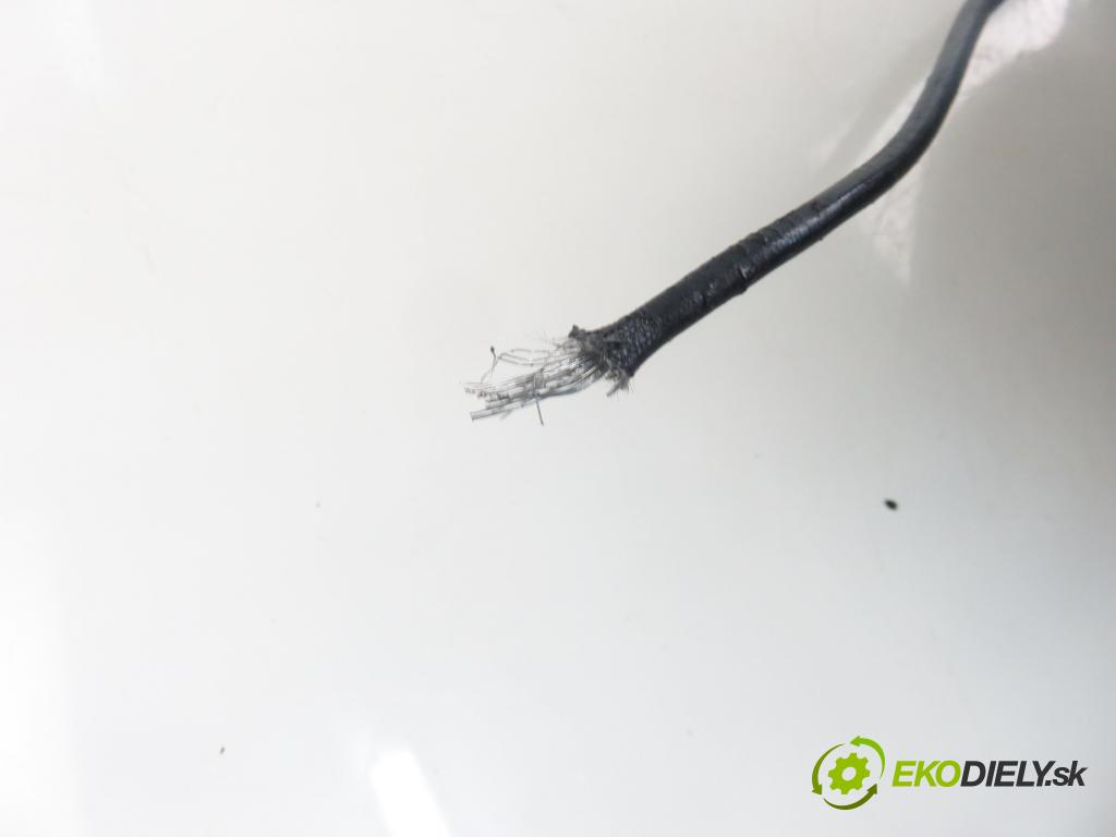 VW PASSAT B5 Variant (3B5) KOMBI 2000 85,00 1.9 TDI - ATJ 1896,00 KOMPRESOR: klimatizácie 4472208350 ; 8D0260808 (Kompresor klimatizácie)