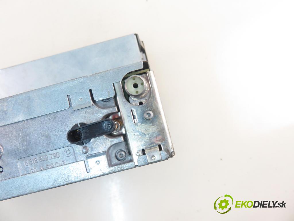 VW POLO (9N_) HB 2001 47,00 1.2 12V 64 - AZQ 1198,00 RADIO CD 6Q0035191
