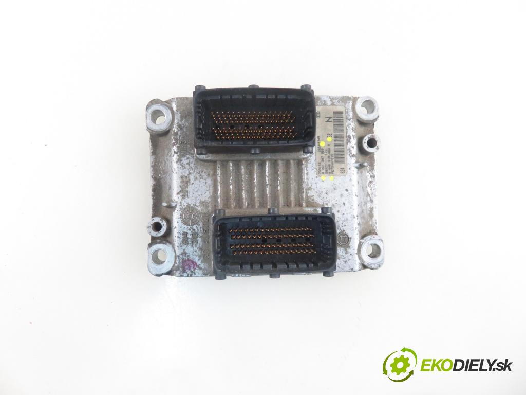 FIAT STILO (192_) HB 2002 59,00 1.2 16V 80 - 188 A5.000 1242,00 Riadiaca jednotka Motor 0261207086 ; 00468183880