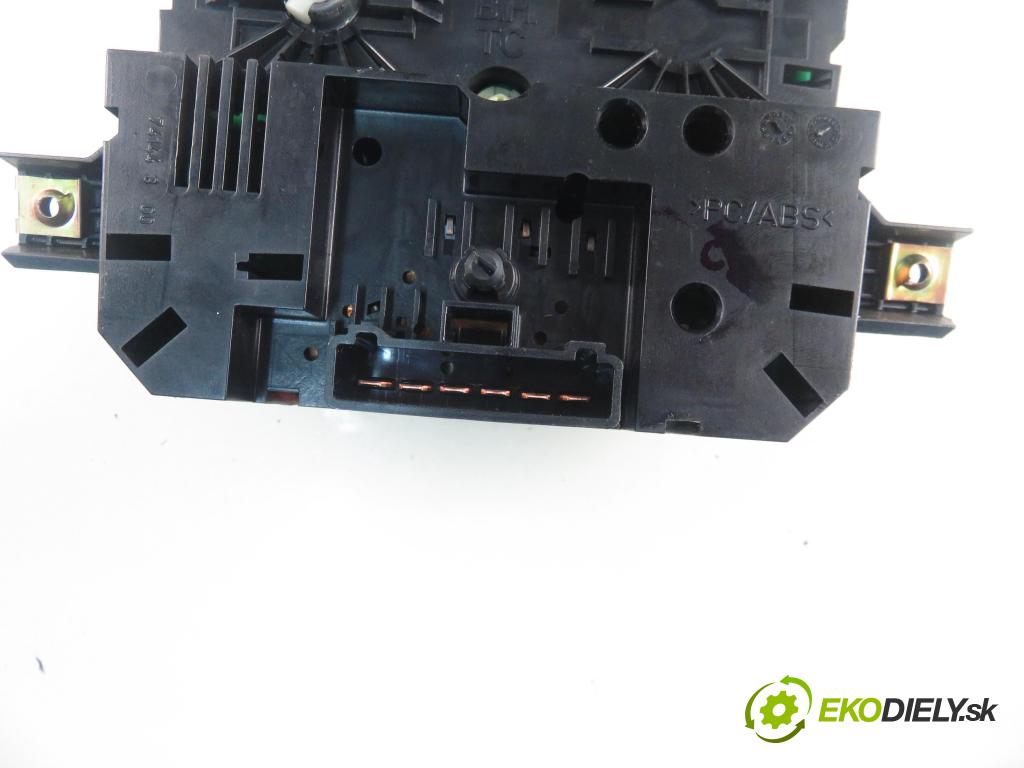 MERCEDES-BENZ VITO Autobus (W639) BUS 2005 110,00 115 CDI 150 - OM 646.982 2148,00 Panel kúrenia KLIMATIZACE: A6394461328KZ ; A6394450605KZ